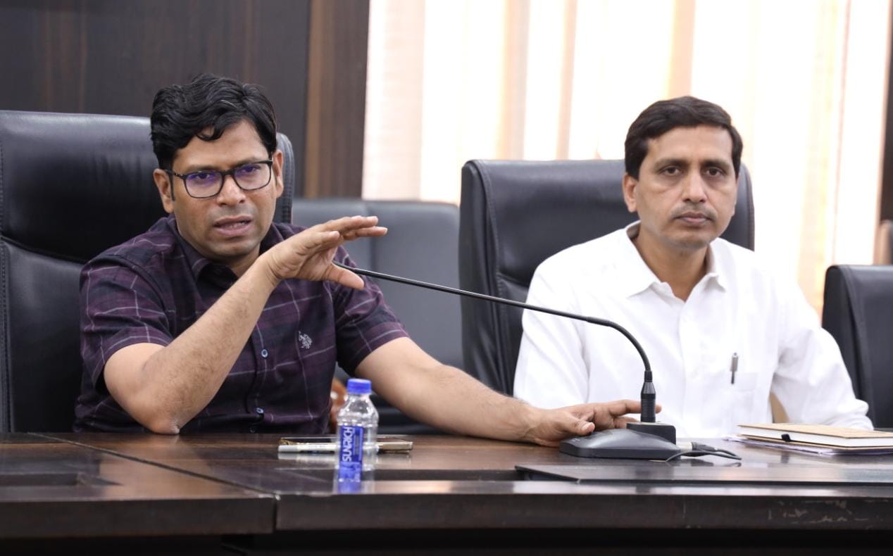 ocial organizations should take the initiative for the success of the Hind DiChadar program District Collector Rahul Kardile